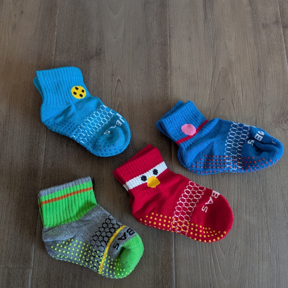 Bombas Sesame Street 4 Pairs Toddler Gripper Socks, Size 1.5-8.5 NWT